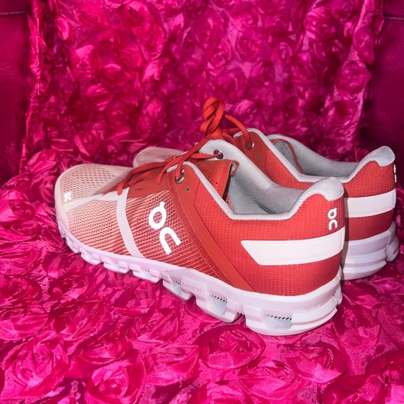 ON Running Women's Cloudflow Running Shoe - Picture 5 of 8